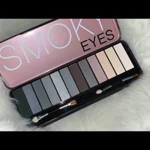 Smokey eye shadow palette 🖤🖤